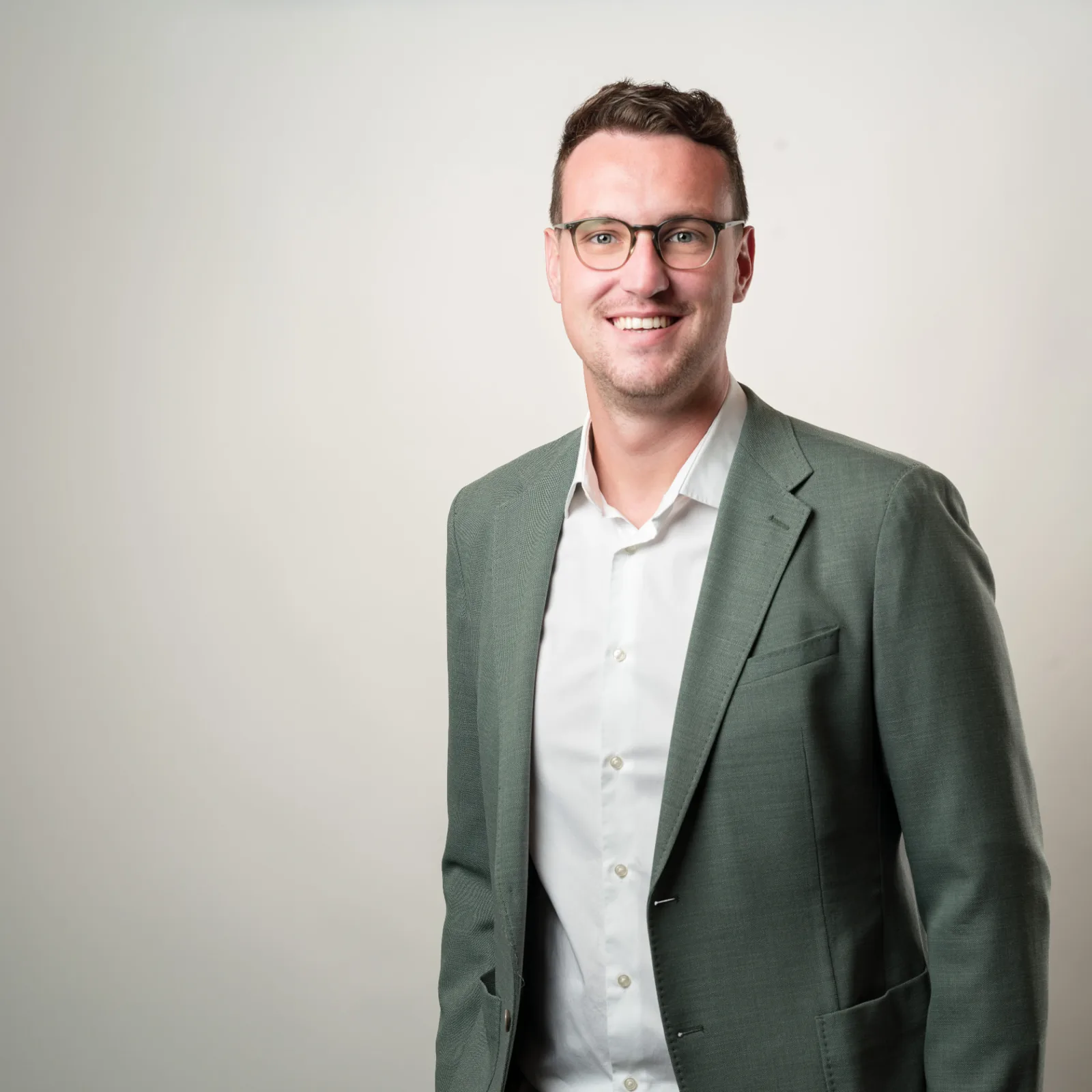 Porträt Ivan Barbaric im grünen Blazer